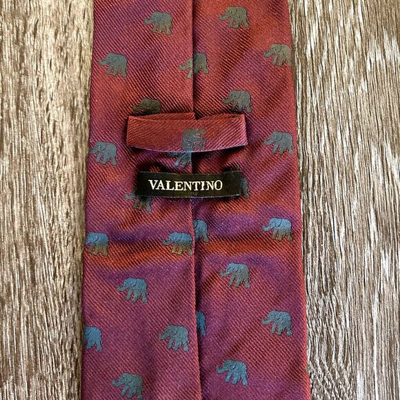 Vintage Valentino‎ 100% Silk Tie Burgundy Elephant Print Italian Made Maroon - Picture 1 of 8